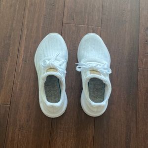 Women's Swift Run Casual Sneakers